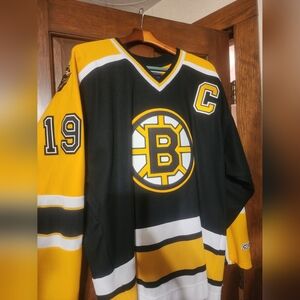 NEW WITH TAGS BRUINS JERSEY JOE THORNTON XL